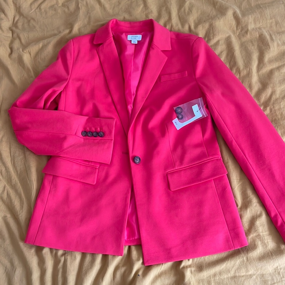 Bright pink Crown & ivy blazer